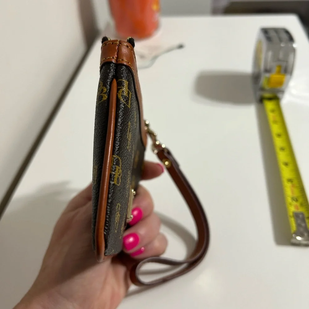 Dooney & Burke Wristlet‎ Coin Purse